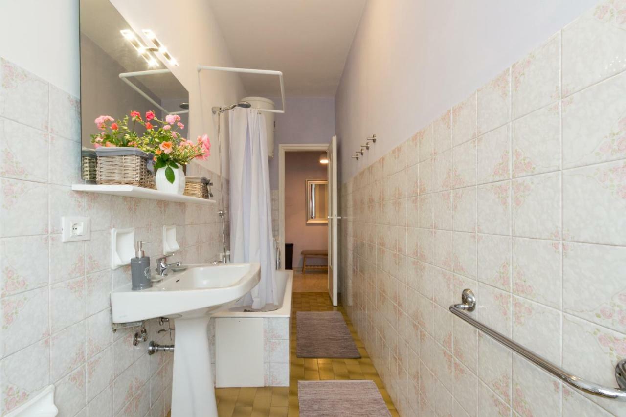 Bilocale Centro Biella Apartment Bagian luar foto